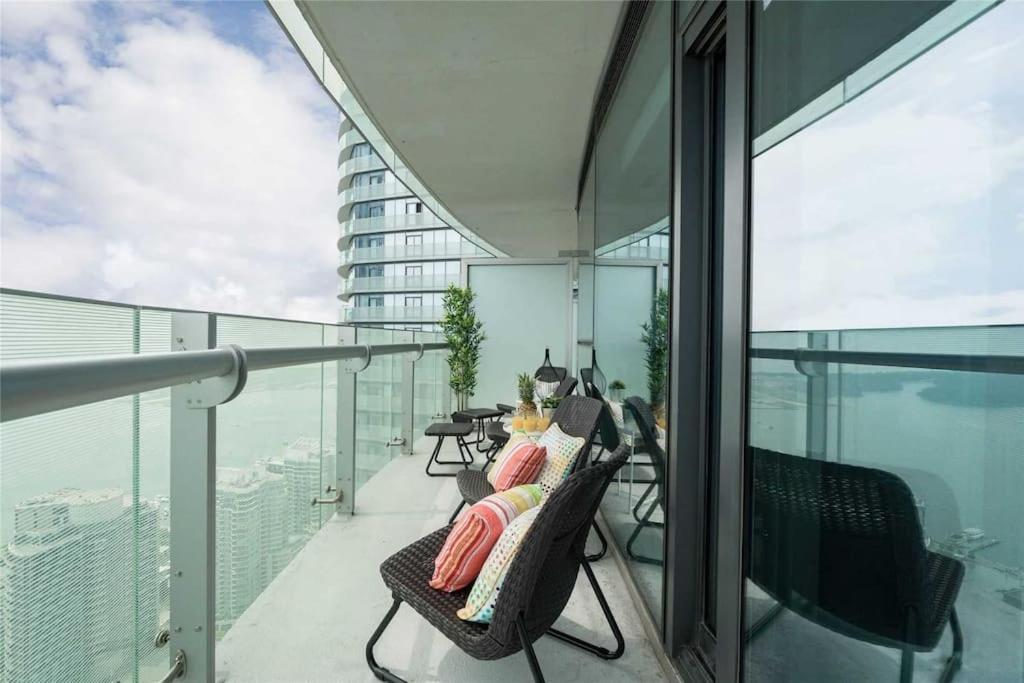 New Superior Lakeview Luxury 3-Bedroom Suite On 48 Floor Торонто Екстериор снимка