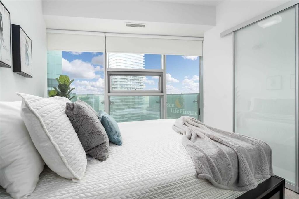 New Superior Lakeview Luxury 3-Bedroom Suite On 48 Floor Торонто Екстериор снимка
