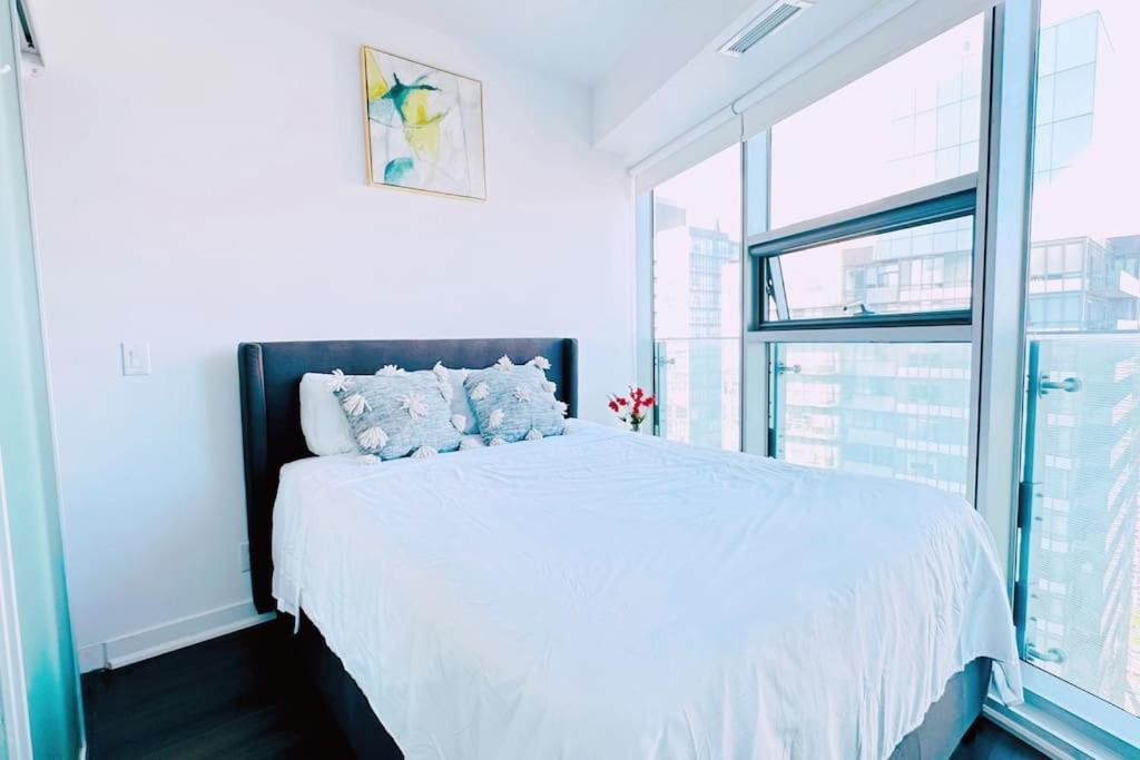 New Superior Lakeview Luxury 3-Bedroom Suite On 48 Floor Торонто Екстериор снимка
