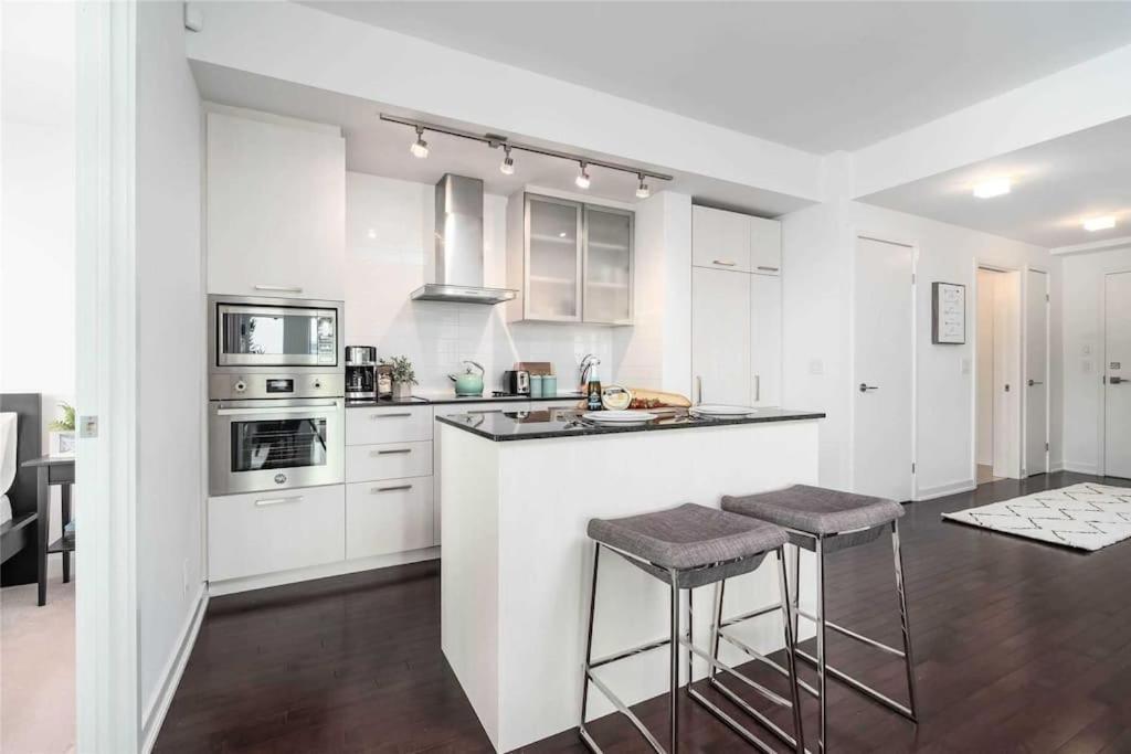 New Superior Lakeview Luxury 3-Bedroom Suite On 48 Floor Торонто Екстериор снимка