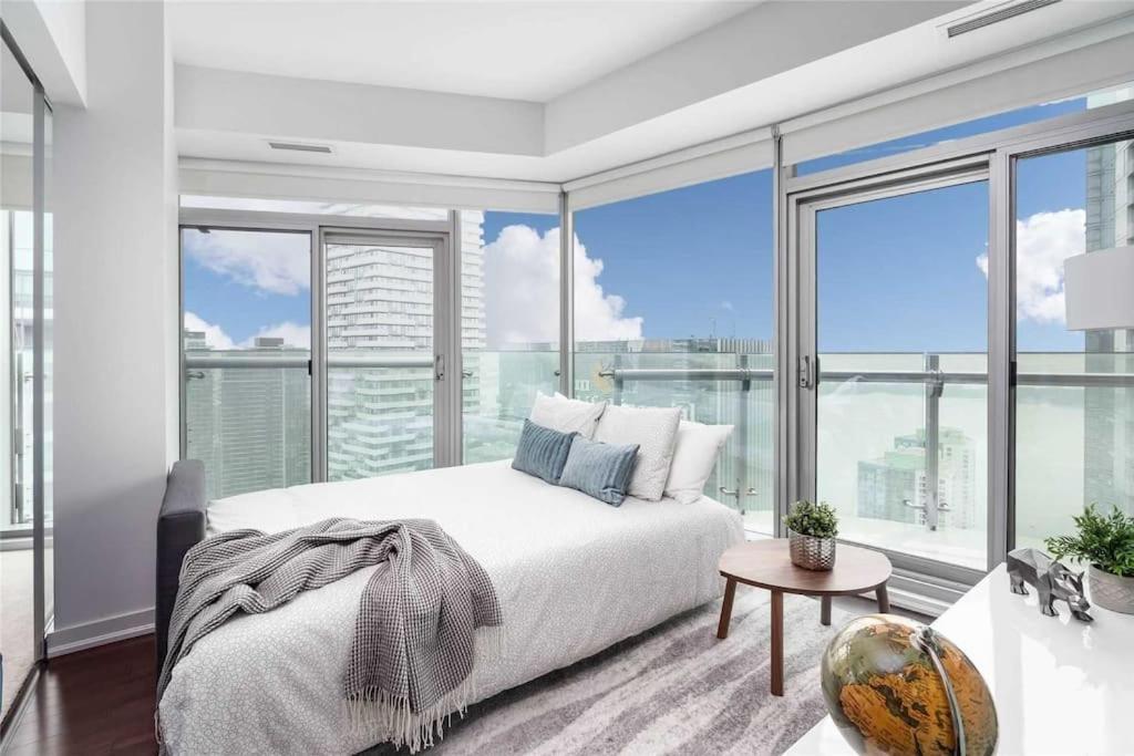 New Superior Lakeview Luxury 3-Bedroom Suite On 48 Floor Торонто Екстериор снимка