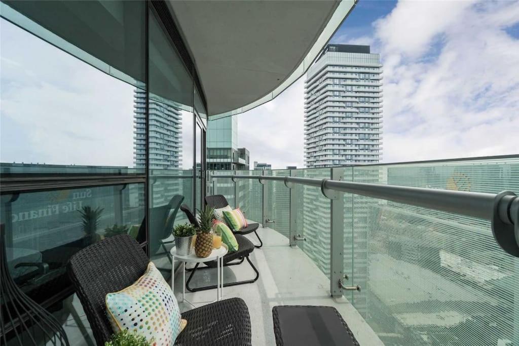New Superior Lakeview Luxury 3-Bedroom Suite On 48 Floor Торонто Екстериор снимка
