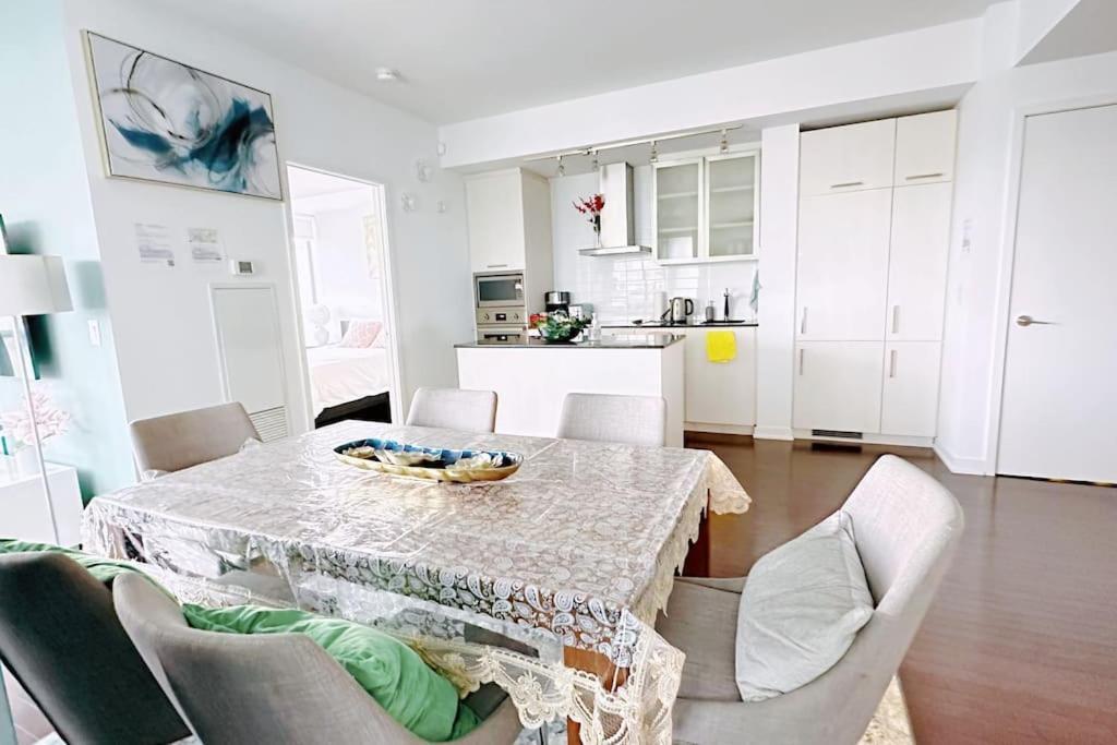 New Superior Lakeview Luxury 3-Bedroom Suite On 48 Floor Торонто Екстериор снимка