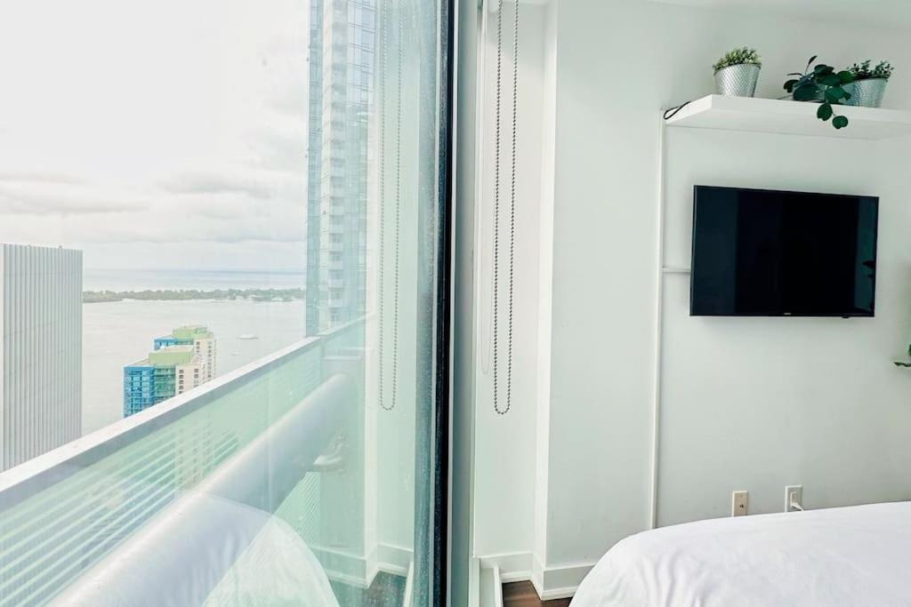 New Superior Lakeview Luxury 3-Bedroom Suite On 48 Floor Торонто Екстериор снимка