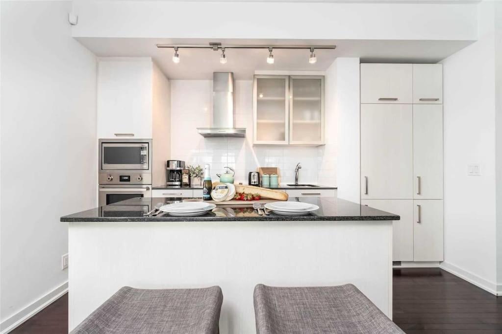 New Superior Lakeview Luxury 3-Bedroom Suite On 48 Floor Торонто Екстериор снимка