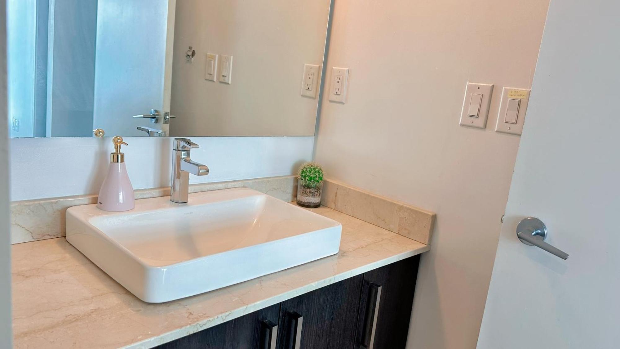 New Superior Lakeview Luxury 3-Bedroom Suite On 48 Floor Торонто Екстериор снимка