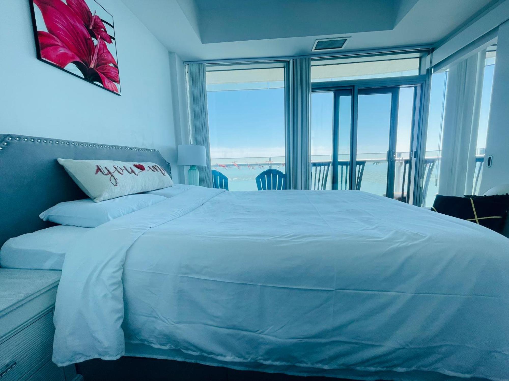 New Superior Lakeview Luxury 3-Bedroom Suite On 48 Floor Торонто Екстериор снимка